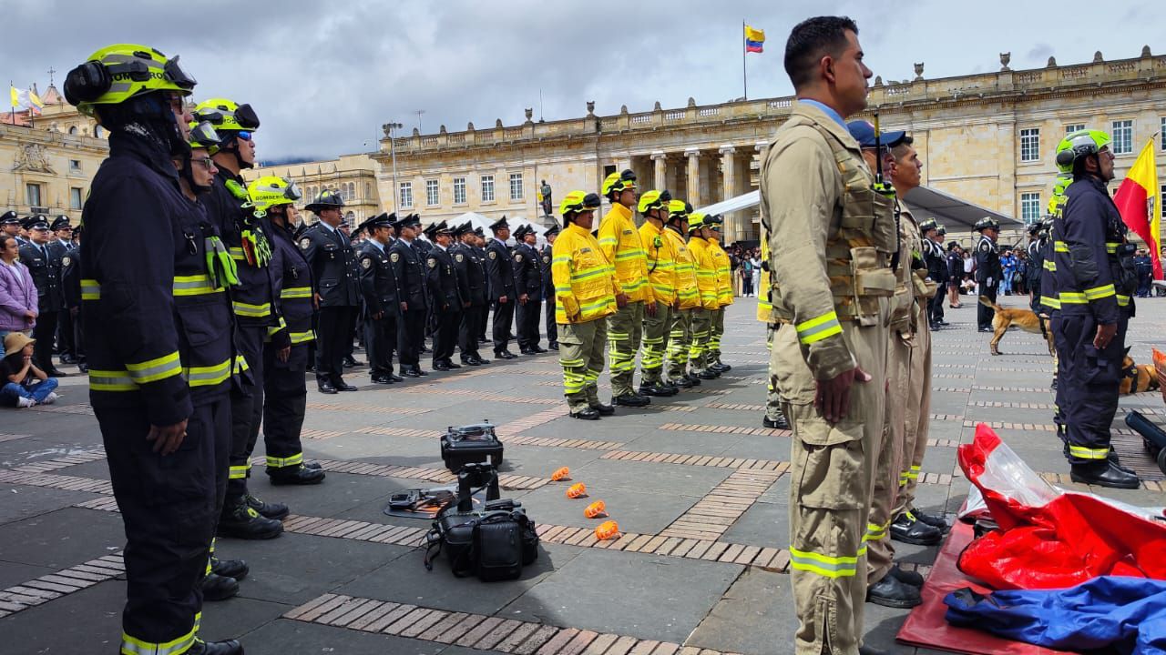 Bomberos para atención de desastres